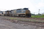 CSX 315 leads M626